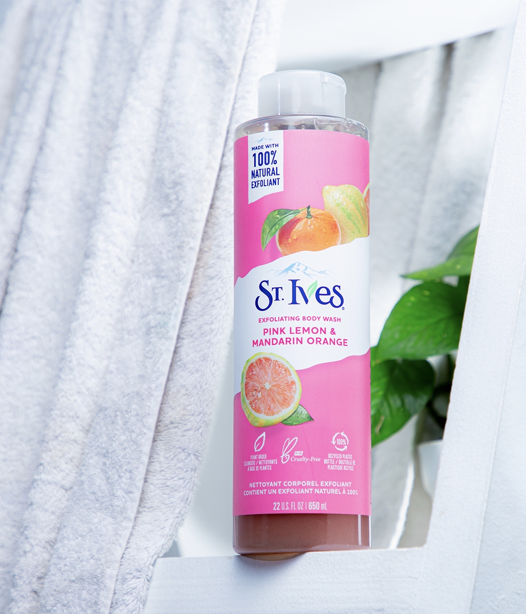 St. Ives Exfoliating Body Wash Pink Lemon & Mandarin Orange
